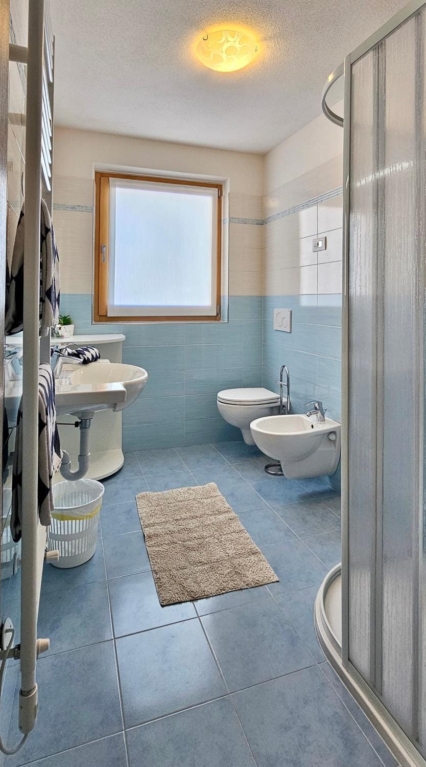 Shower, Bathroom, towels