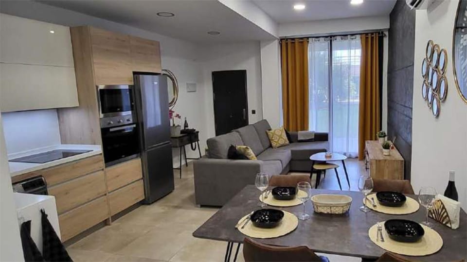 Kitchen or kitchenette, Living room, Dining area