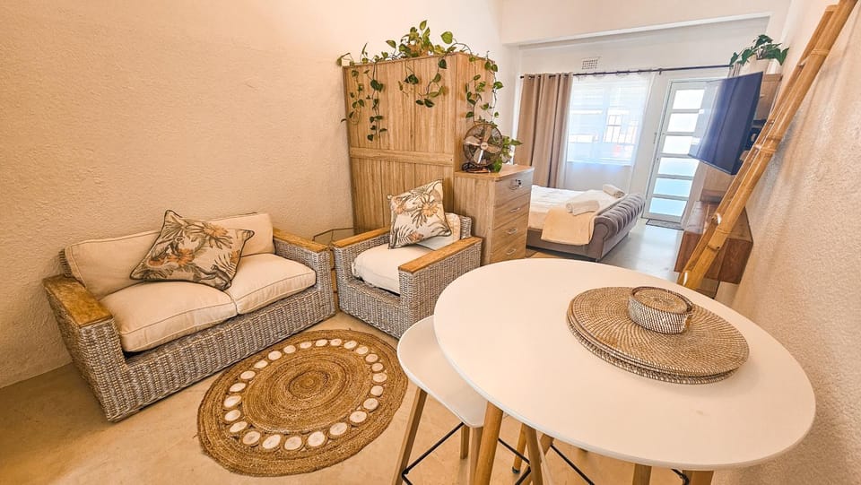 Living room, Dinner, internet