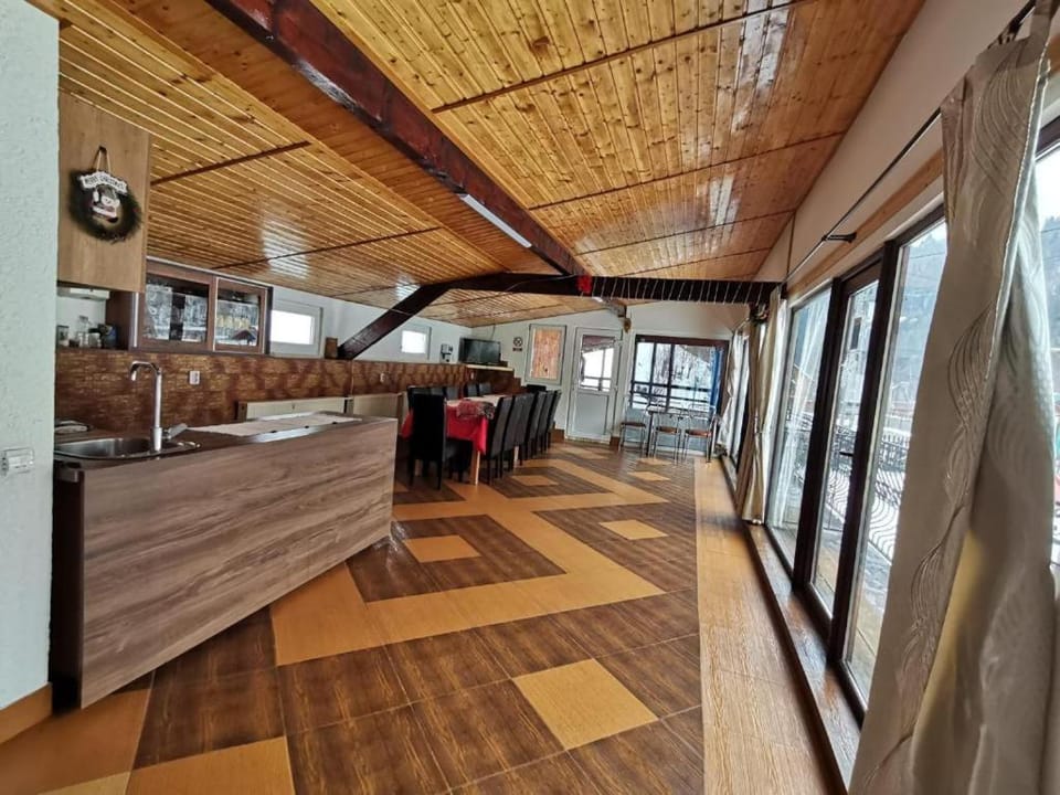 Pensiunea Dana Olteanu Bed and Breakfast in Brașov County