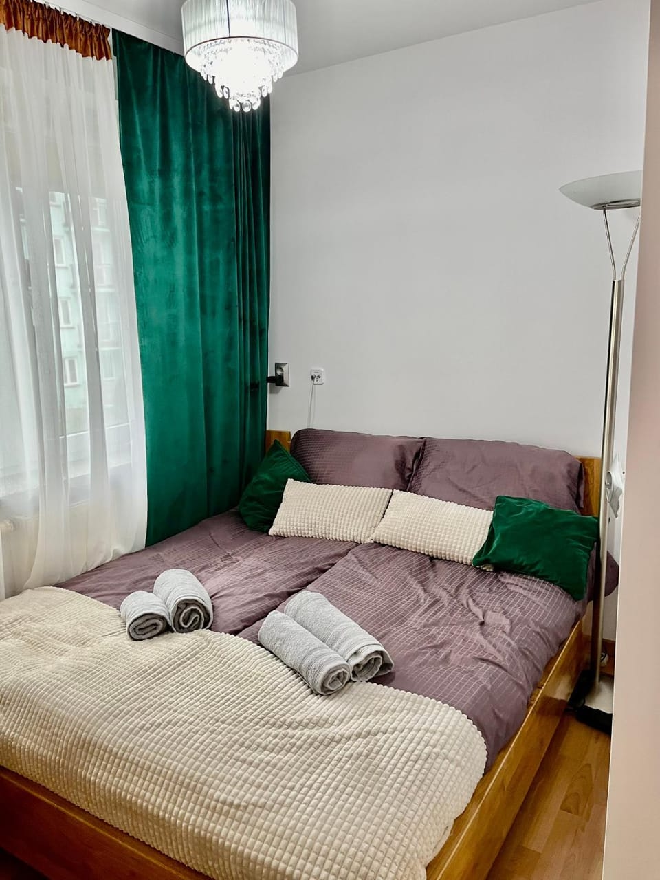Bed, Bedroom, towels