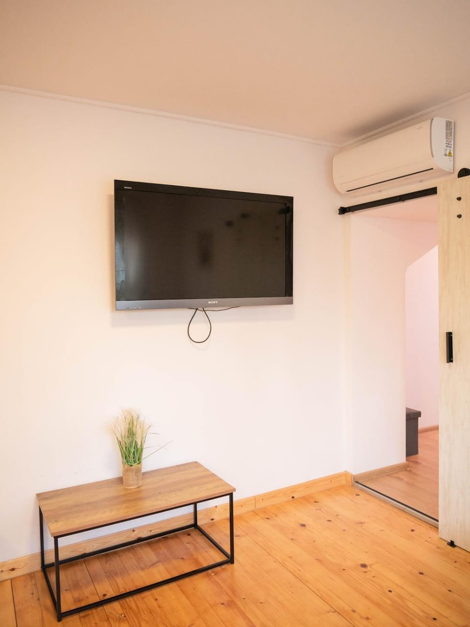 TV and multimedia, Living room, air conditioner
