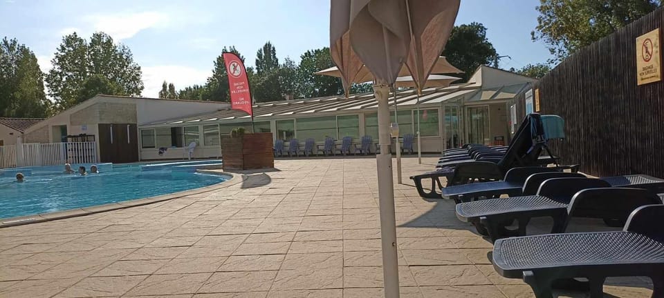 Swimming pool, sunbed
