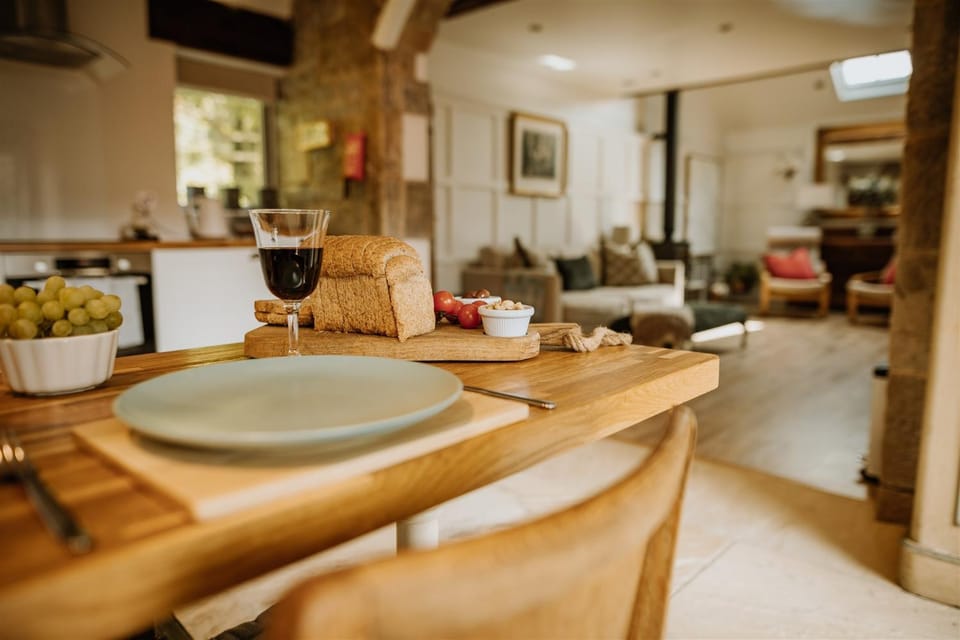 Kitchen or kitchenette, Seating area, Dining area