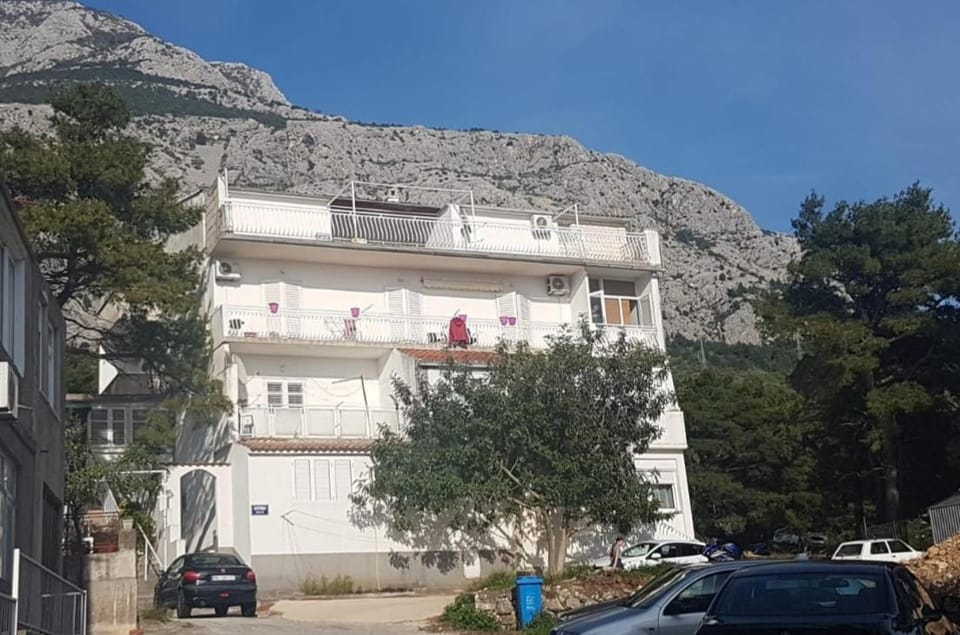 Property building, Mountain view, Parking