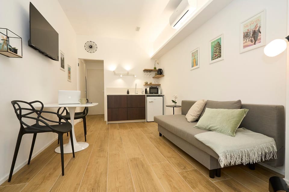 Duomo 10 min - Cozy with Netflix & WiFi Apartment in Milan