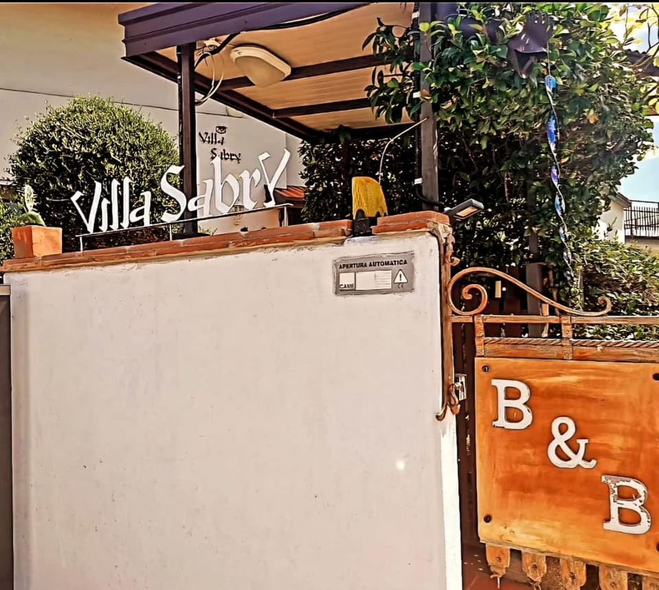 Property building, Facade/entrance, Property logo or sign