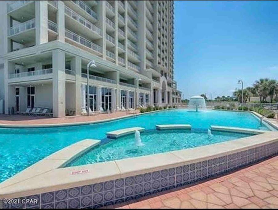 Pool view, Swimming pool