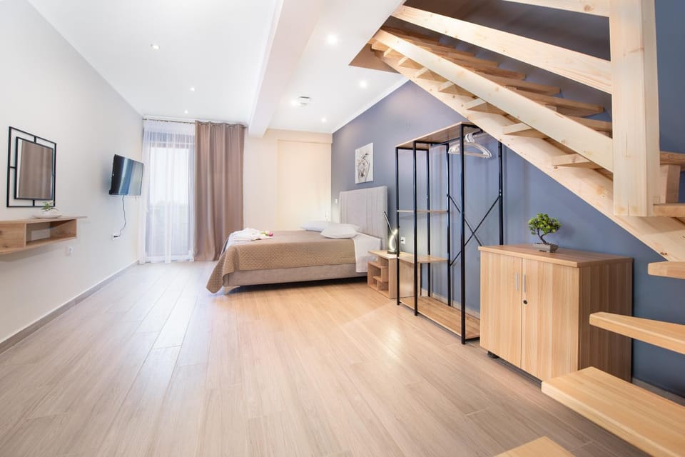 Bed, TV and multimedia, Bedroom, wardrobe