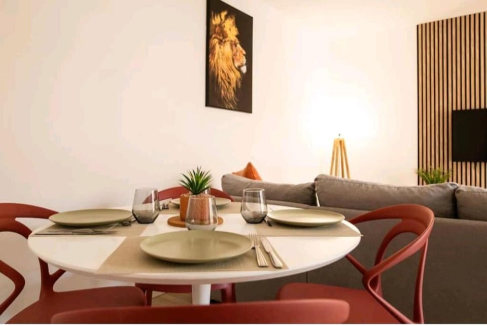 Seating area, Dining area