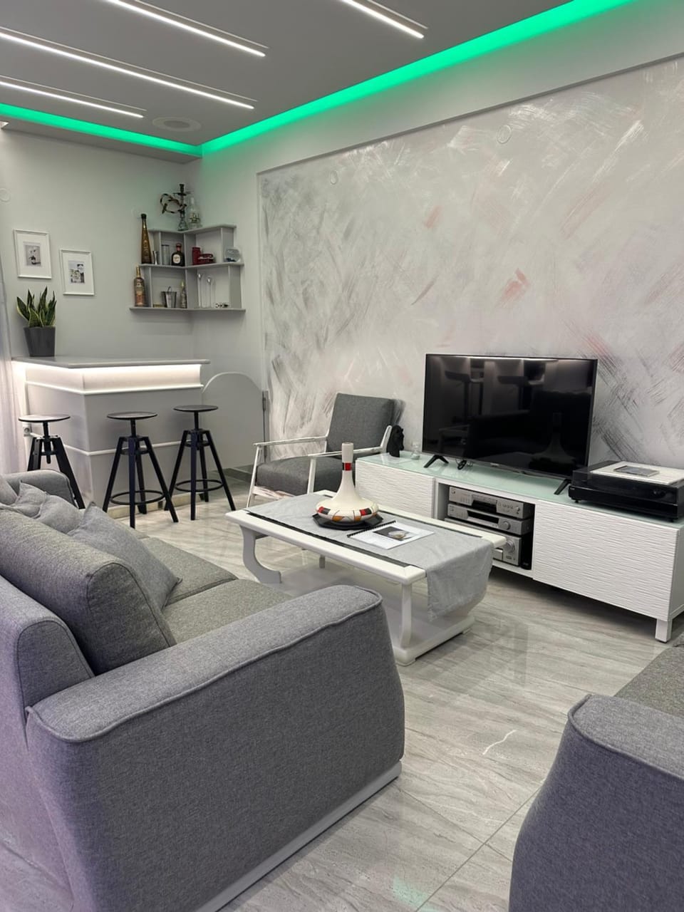 TV and multimedia, Living room, Seating area
