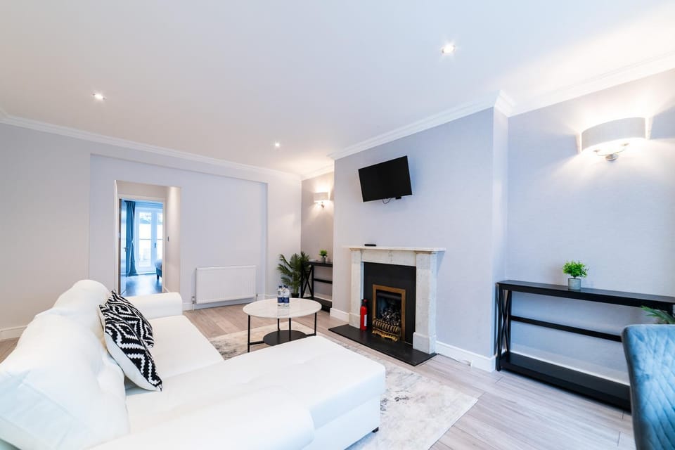 TV and multimedia, Seating area, flat iron