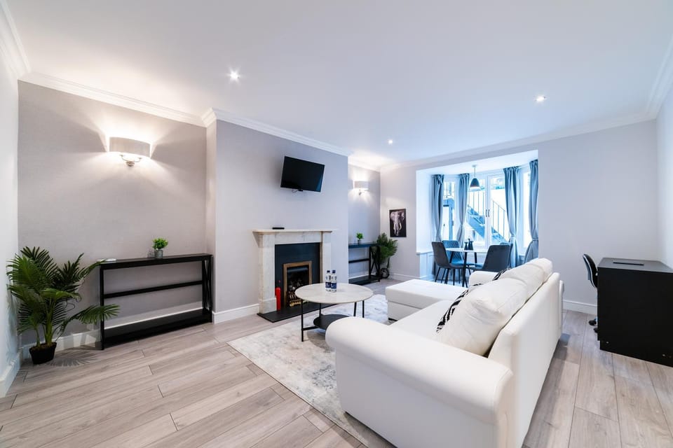 TV and multimedia, Living room, Seating area