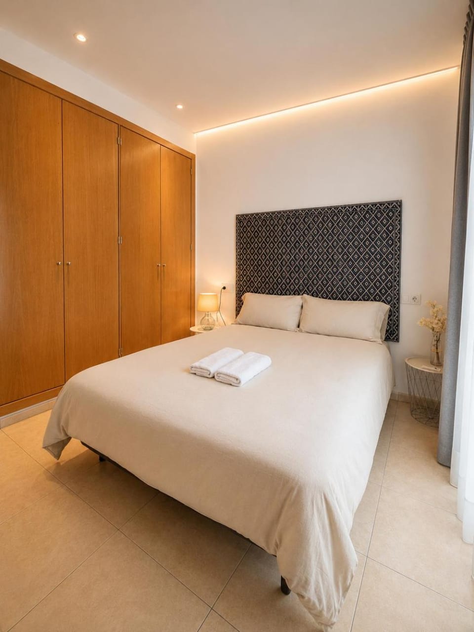 Luminoso, muy amplio, buena zona Apartment in Madrid