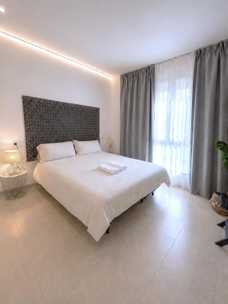 Luminoso, muy amplio, buena zona Apartment in Madrid