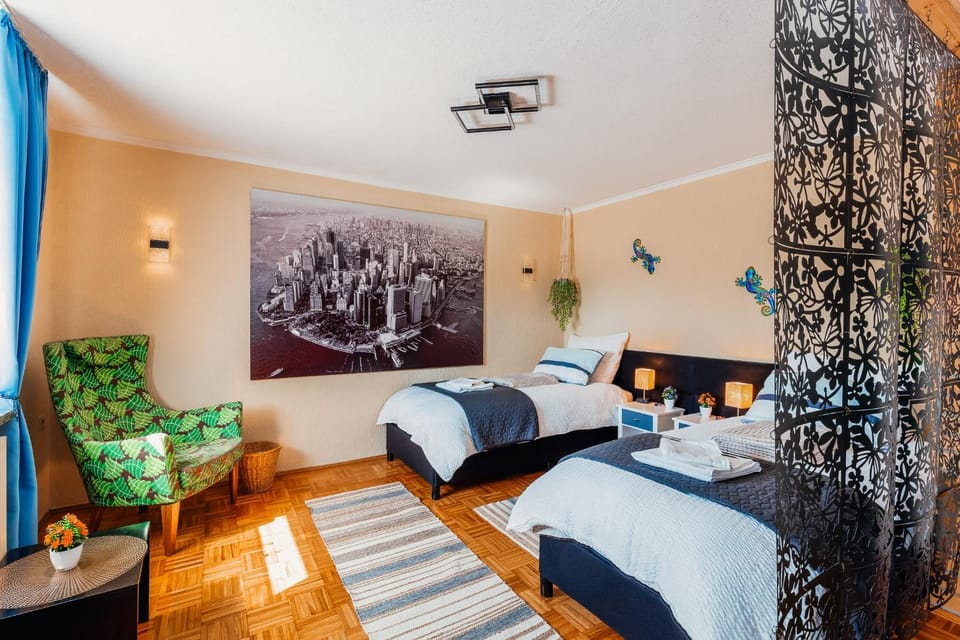 Bed, Living room, Bedroom