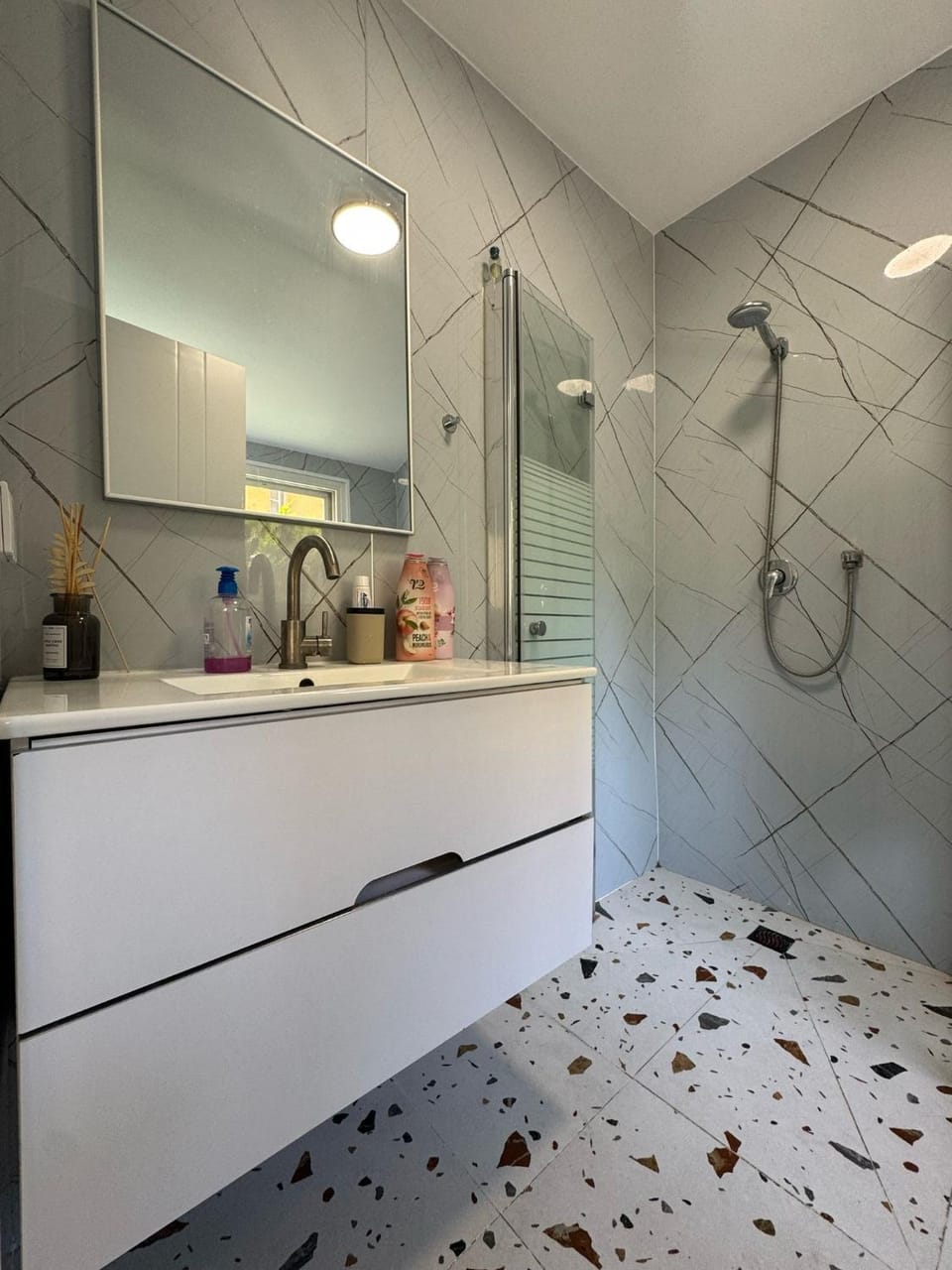 Shower, towels