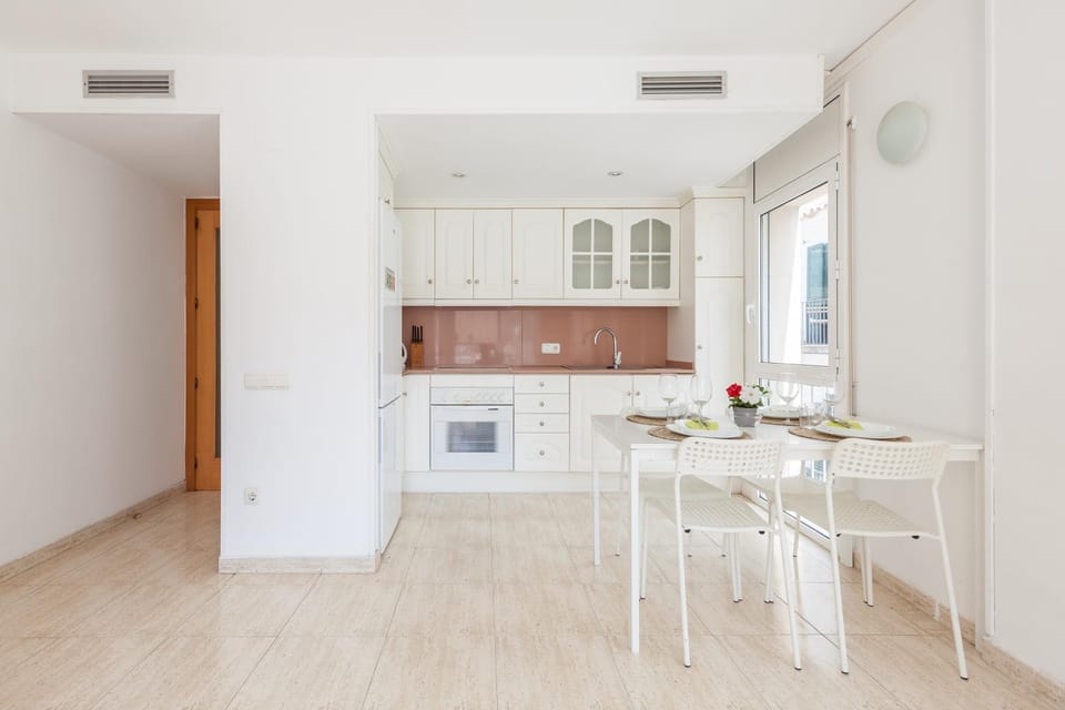 Dining area, kitchen