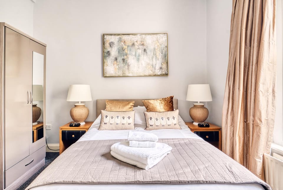 Pied-à-Terre near The Docks - Wifi & Washing Machine Apartment in Gloucester