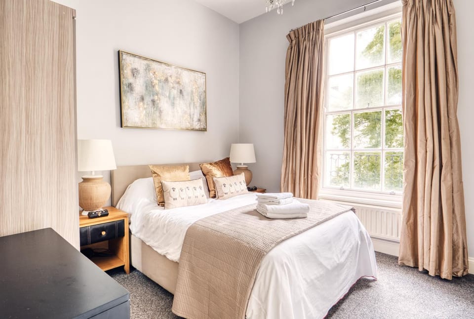 Pied-à-Terre near The Docks - Wifi & Washing Machine Apartment in Gloucester
