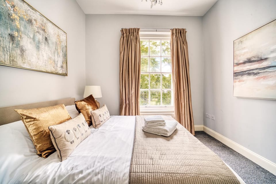 Pied-à-Terre near The Docks - Wifi & Washing Machine Apartment in Gloucester