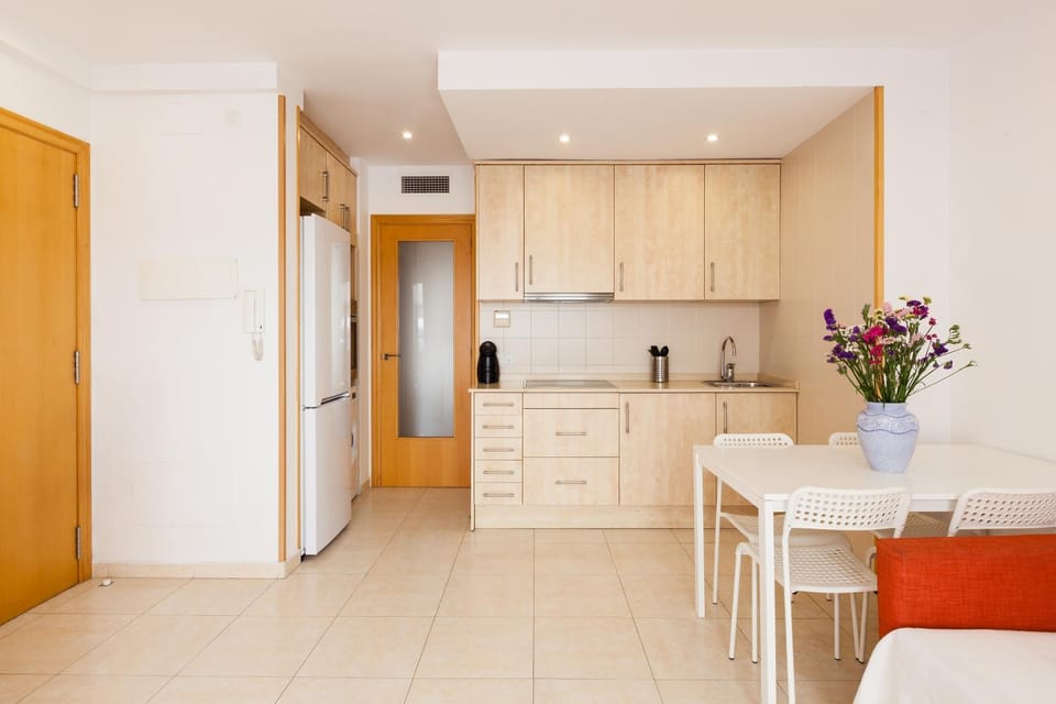 Dining area, kitchen