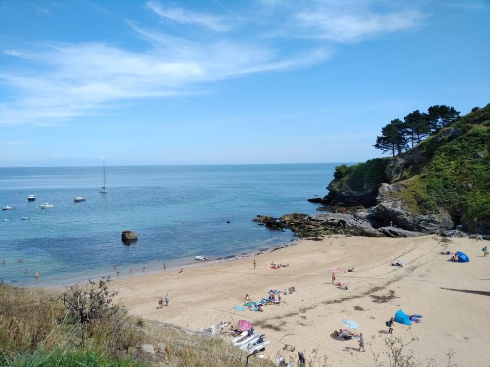 Maison avec piscine, proche plage et commerces - FR-1-418-254 Apartment in Locmaria