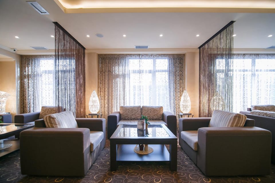 Communal lounge/ TV room