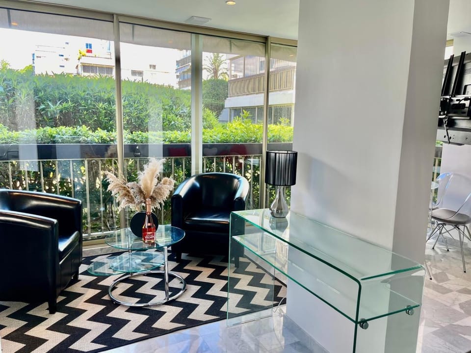 APPARTEMENT MODERNE Résidence LUXE MANDELIEU CANNES PLAGE PRIVÉE PISCINE TENNIS CASINO RESTO Apartment in Mandelieu-La Napoule