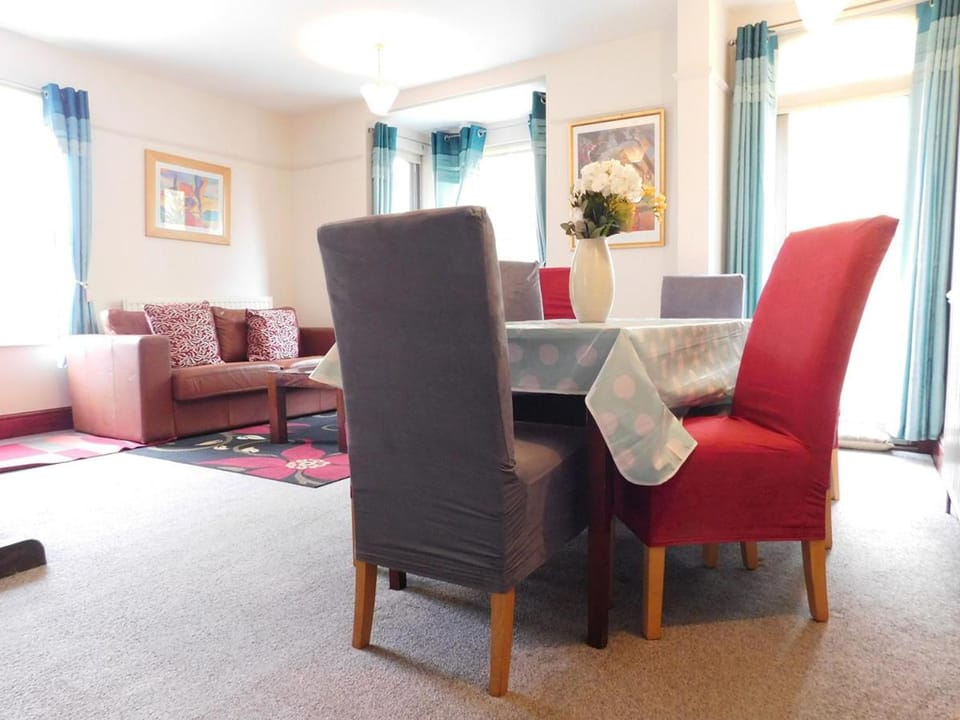 Contactors House 4-BR 6-beds & Parking for 3 Vans House in Norwich