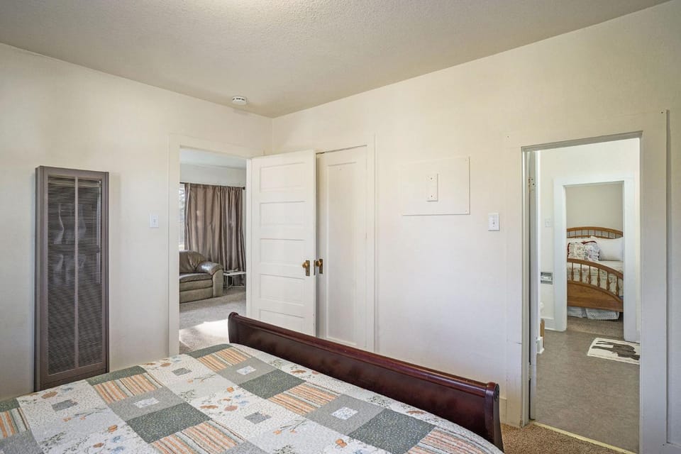 Bed, Bathroom