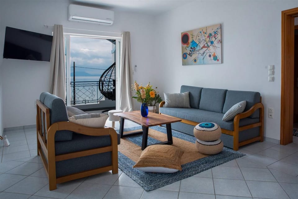 TV and multimedia, Living room, Seating area, Dining area, Sea view
