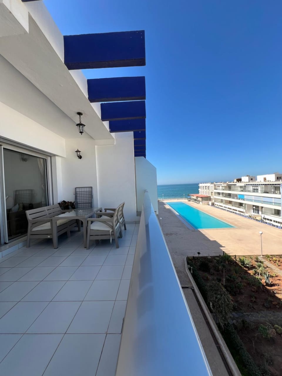 View (from property/room), Balcony/Terrace, Beach, Pool view, sunbed