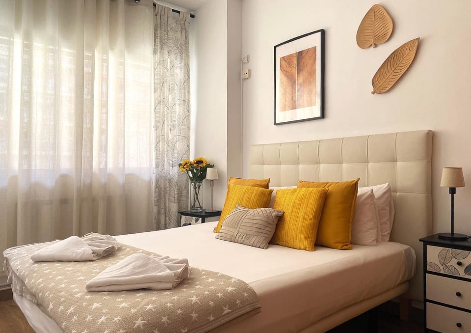 Bed, Photo of the whole room, Bedroom