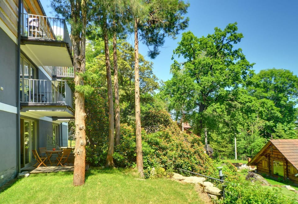 Property building, Day, Garden, Balcony/Terrace