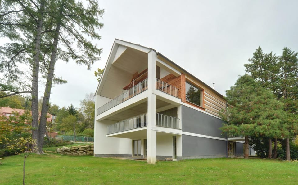 Property building, Facade/entrance, Day