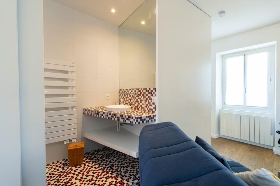 Bathroom, Living room