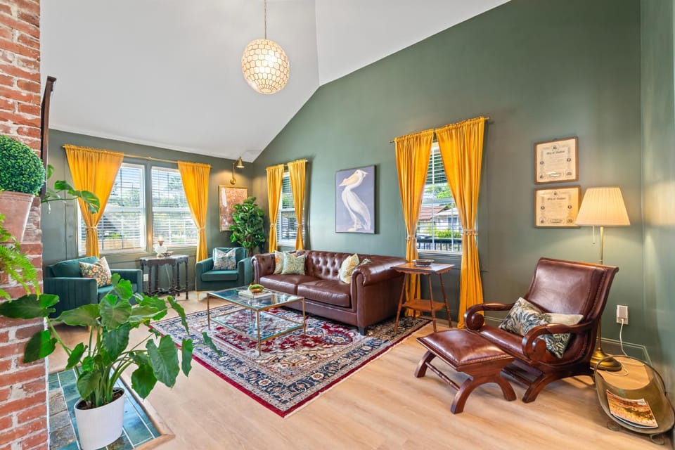 Living room, Seating area, locker, locker