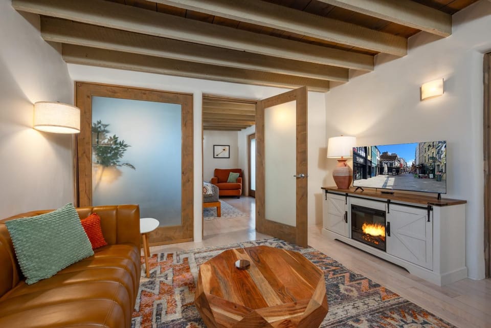 Casa Saint Francis- King Bed-Patio & Fire Pit -2BR House in Santa Fe