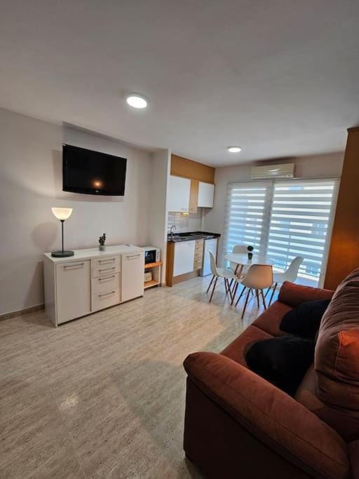 VILLA ANAIS. Apartamento con piscina en ático. Apartment in Cambrils