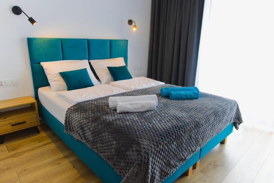 Bed, Other, Other, Other, Photo of the whole room, Seating area, Bedroom, towels