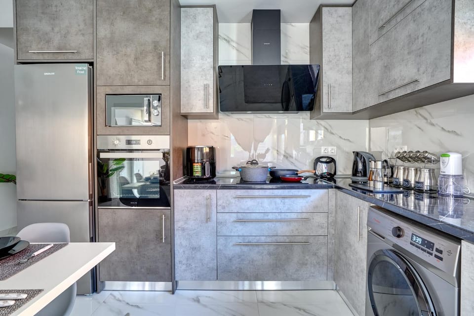 Coffee/tea facilities, Kitchen or kitchenette, minibar, pet friendly, stove, washing machine