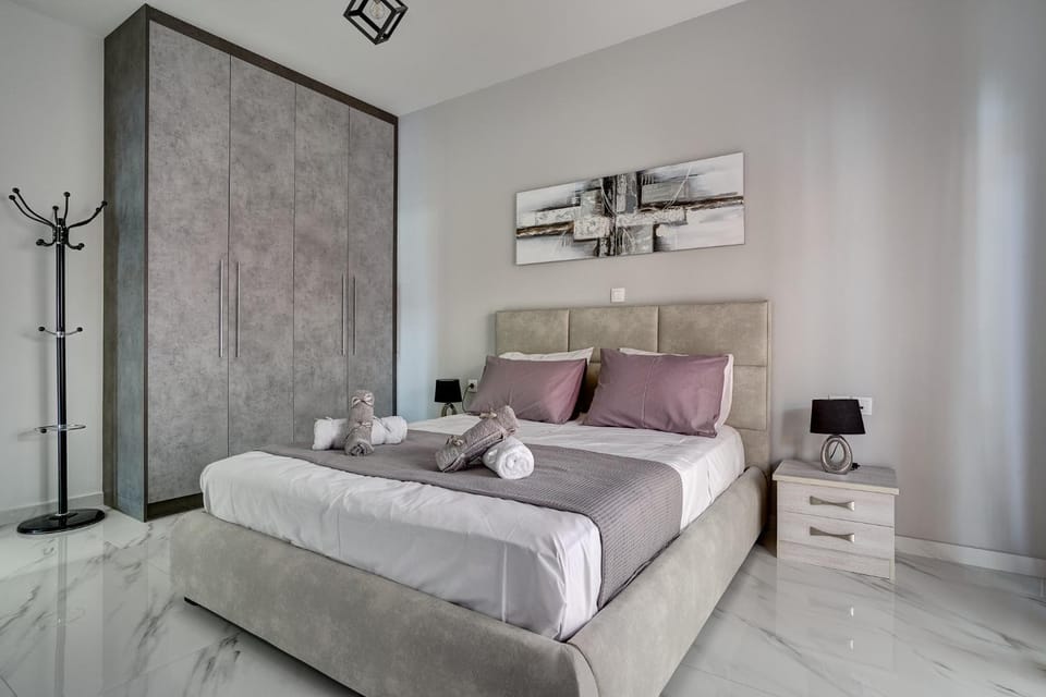 Bed, Photo of the whole room, Bedroom, towels, wardrobe