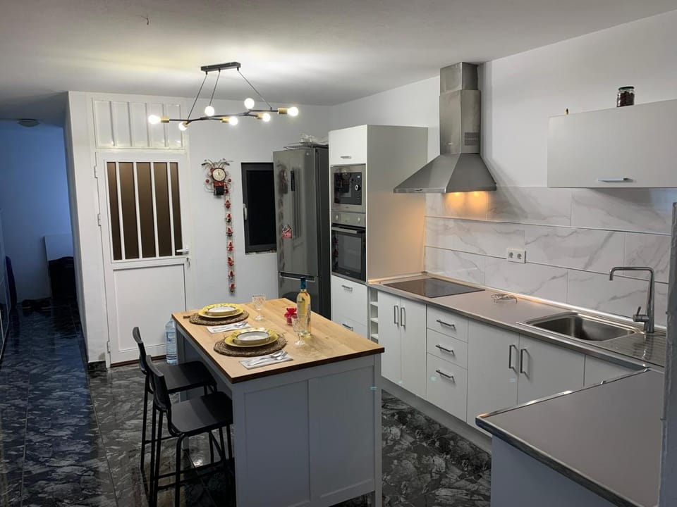 Kitchen or kitchenette, oven, stove