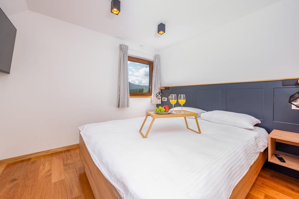 Property building, Bedroom, Breakfast
