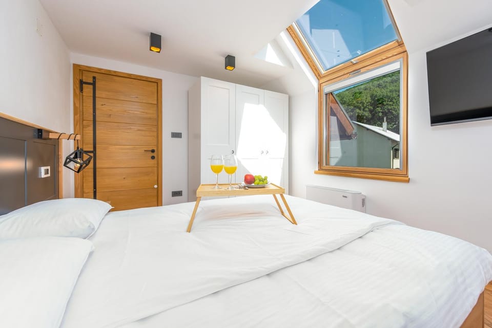 Property building, Bedroom, Breakfast