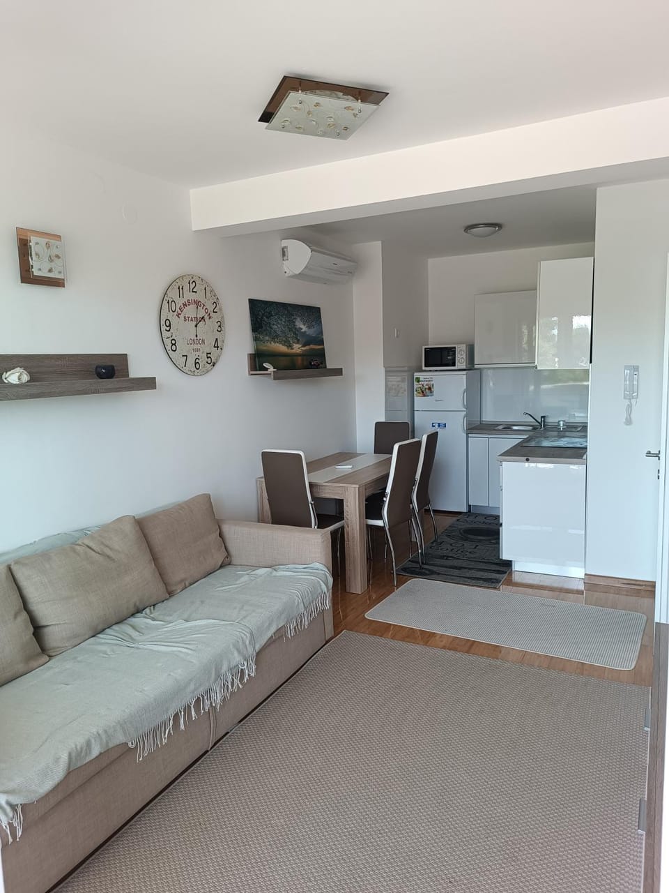 Kitchen or kitchenette, Living room, Seating area, Dining area, minibar