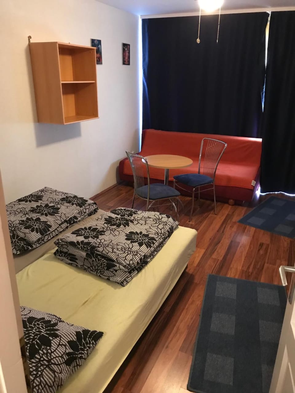 Bed, Photo of the whole room, Seating area