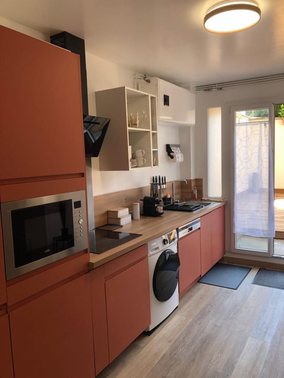 Coffee/tea facilities, Kitchen or kitchenette, dishwasher, oven, pet friendly, stove, toaster, washing machine, dryer