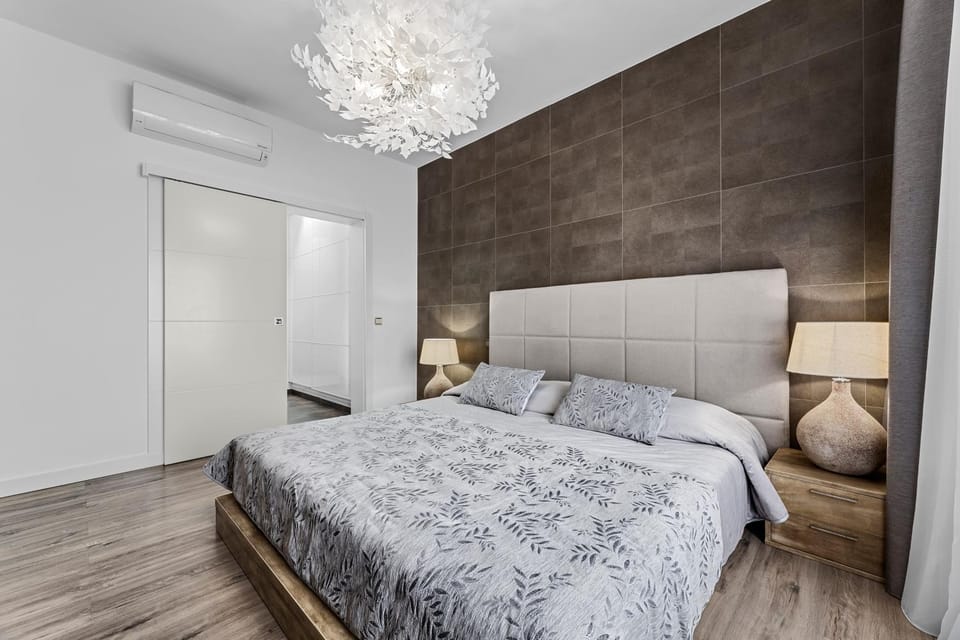 Bed, Photo of the whole room, Bedroom, wardrobe, air conditioner